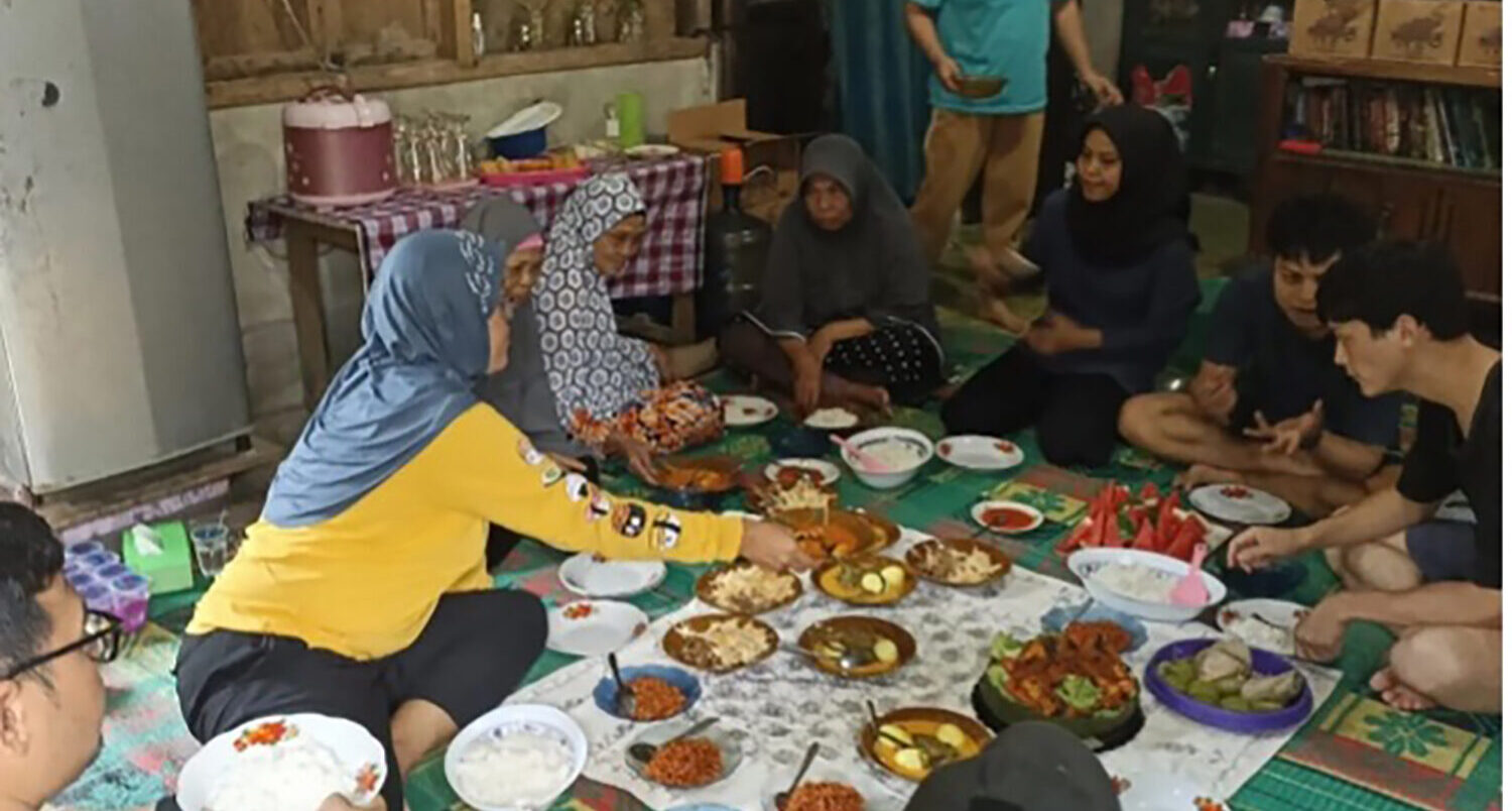 ISLAM AND ETIQUETTE OF EATING AND DRINKING